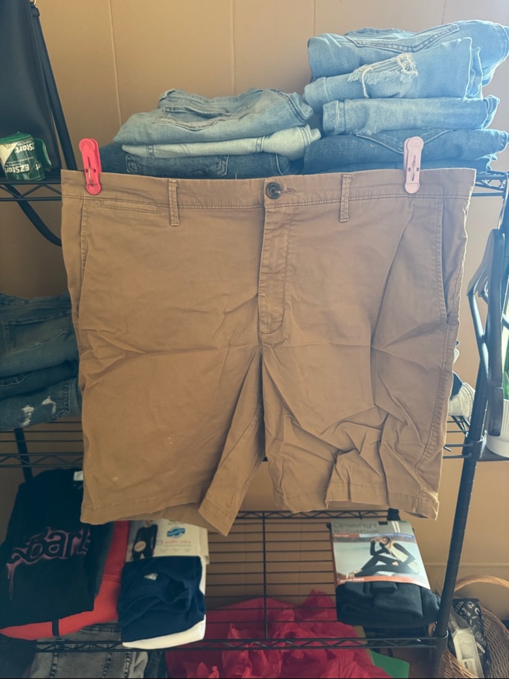 Men’s khaki shorts